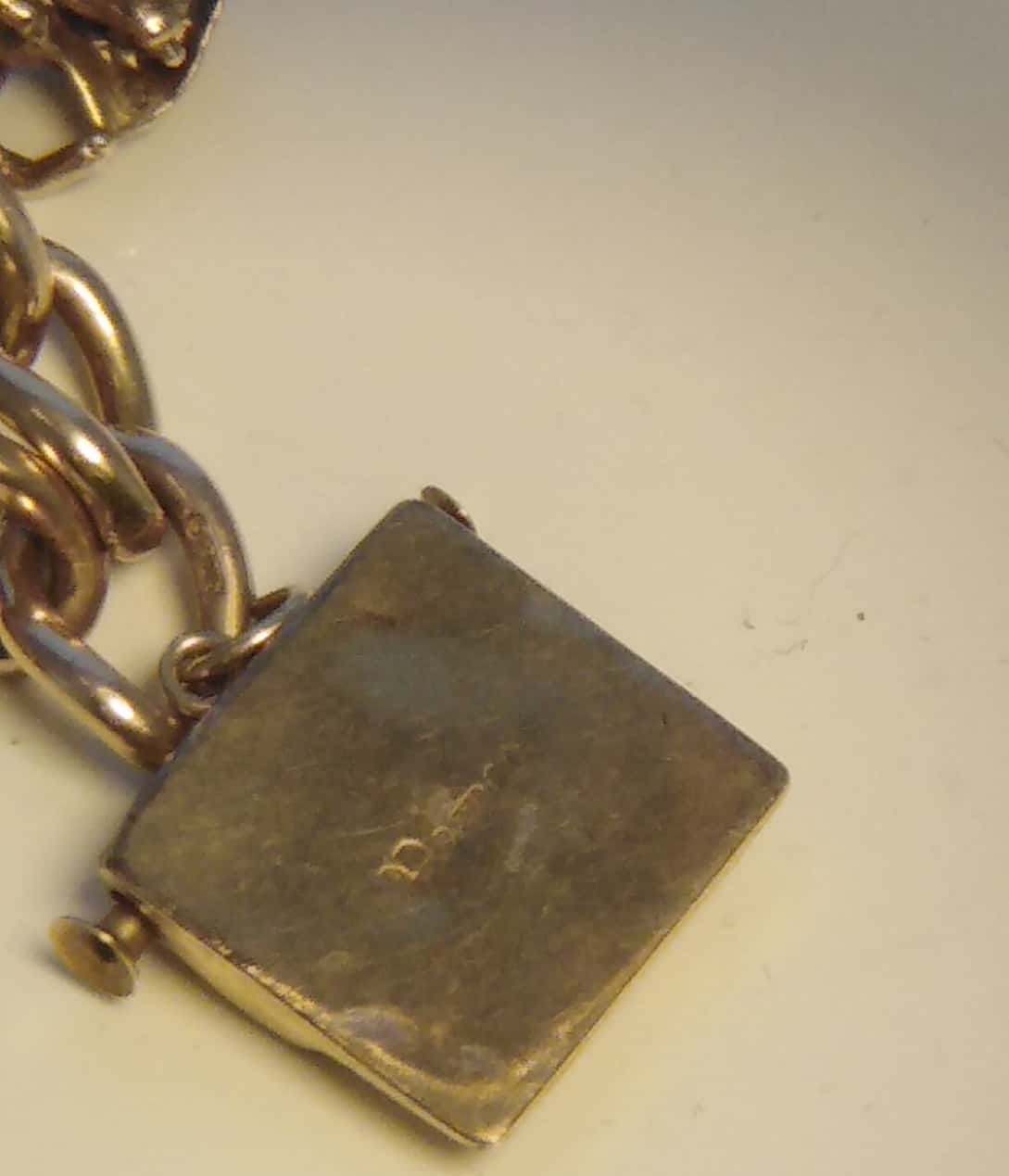 1963 9ct Gold Charm Bracelet and 10 Charms 32.8g